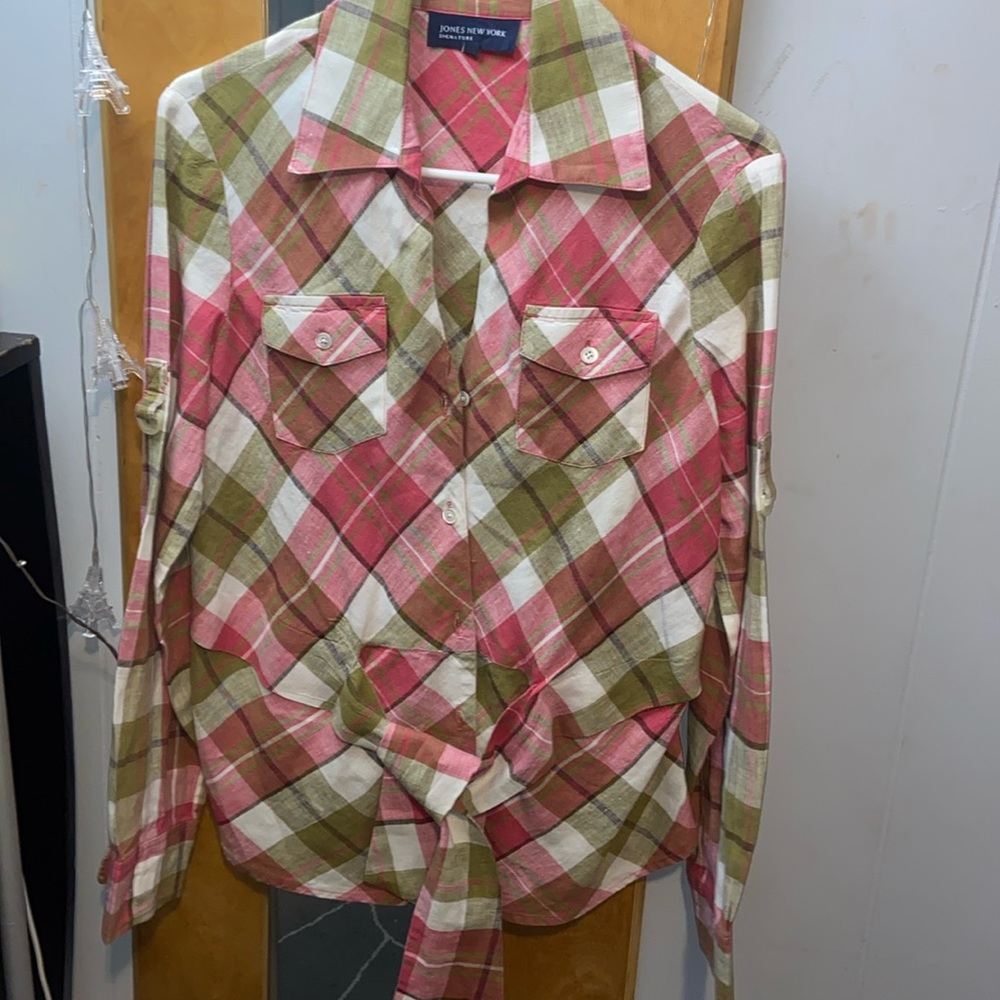 size medium button up